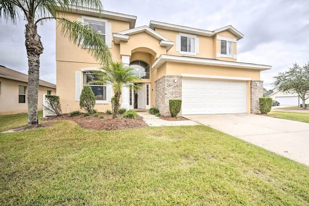 Dog-friendly Kissimmee Home w/ Lanai + Pool!