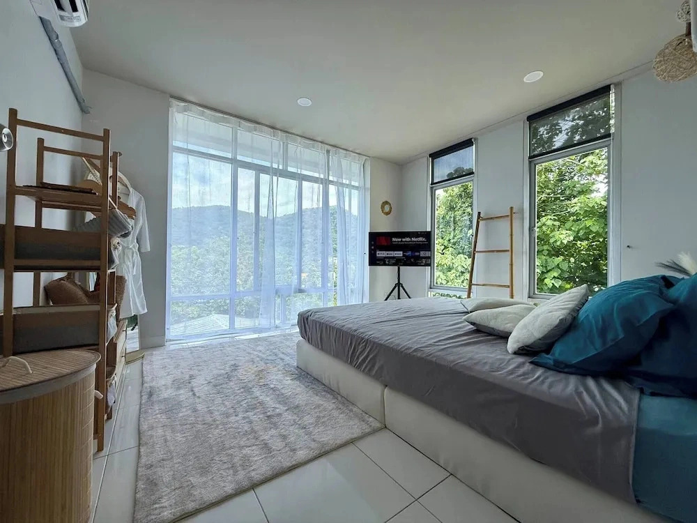 Jungle House Phuket - 4BR Seaview Retreat, Patong