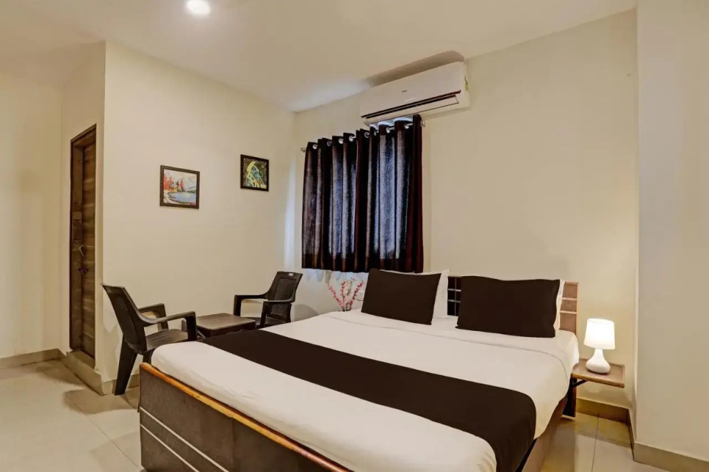 OYO 13869 Hotel Saharsh Grand