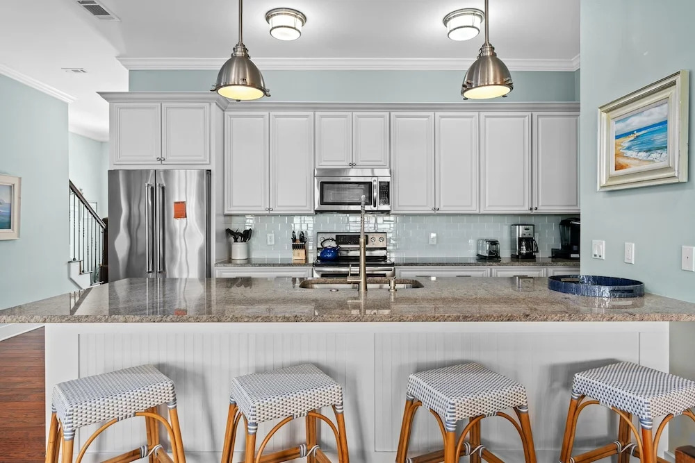 Sundaze 4 Bedroom Home by RedAwning