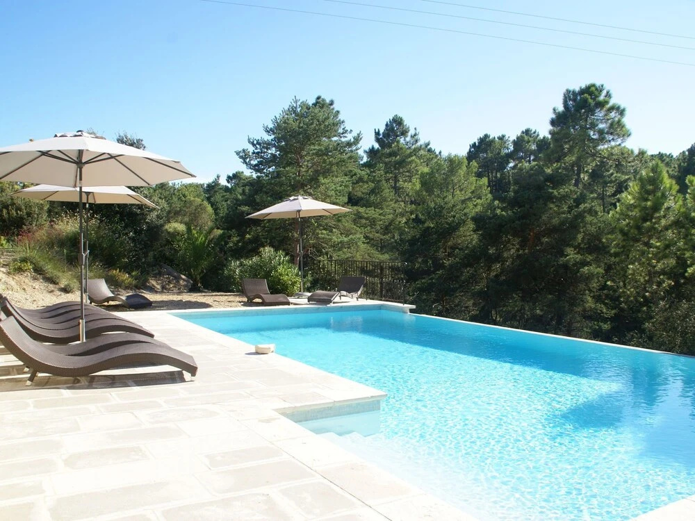 Luxury Apartment for six People in Residence in the Heart of Provence