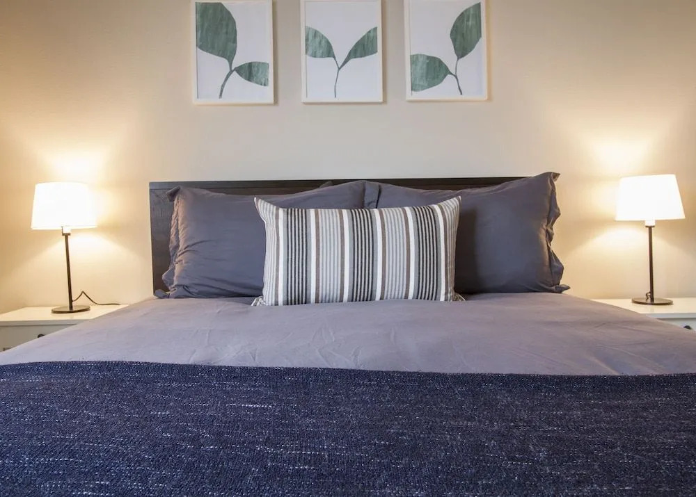 MARINA PRESIDENTIAL SUITE w AMAZING VIEWS & AMENITIES