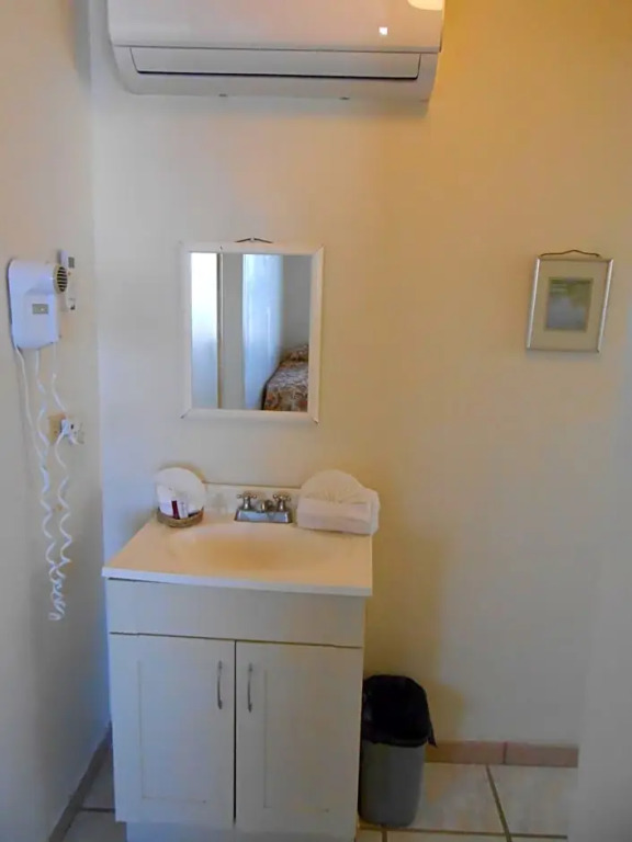 #55 Suite Bungalow Seaside Hotel & Victors RV Park