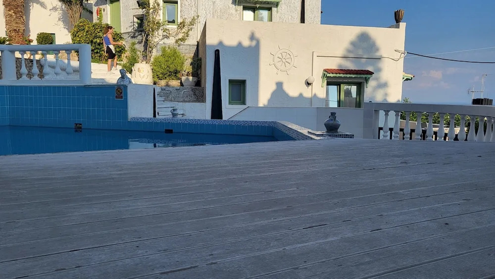 One Private Studio with stunning full sea view, shared pool and Ac