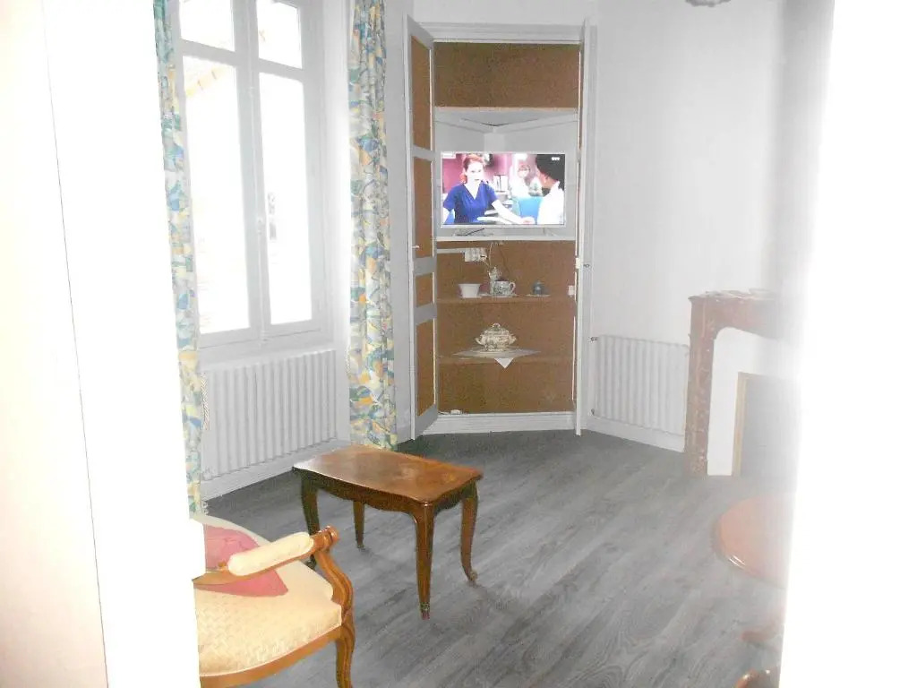 House With 3 Bedrooms in Airvault, With Enclosed Garden and Wifi