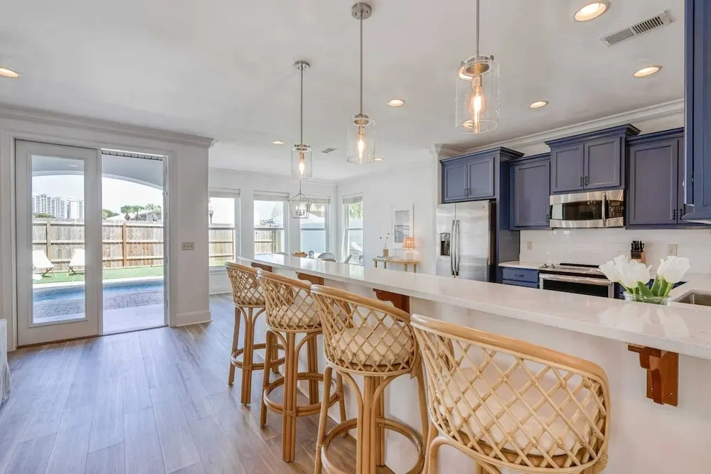 Sleeps 20, Private Pool, Putting Green, Walk to Beach Vitamin Sea by Avantstay