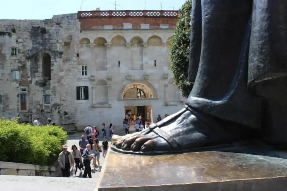 THE SUITES at central Split