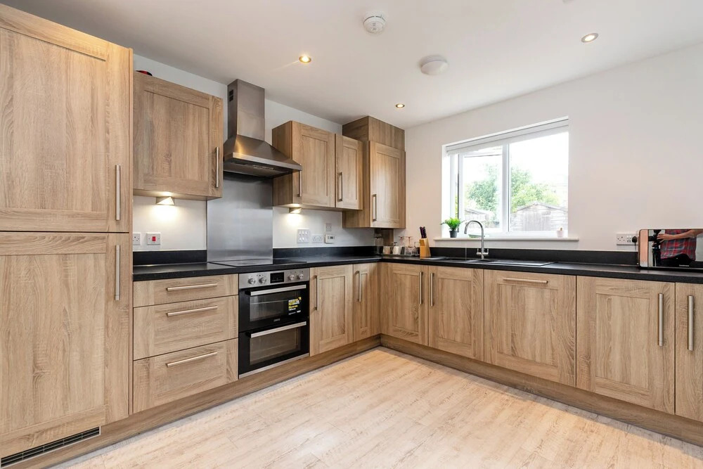 5 Bed House - Sleeps 9 - Pets - Garden - Parking