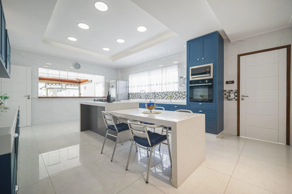 Casa Moderna com Quatro Suítes no Canal da Marina