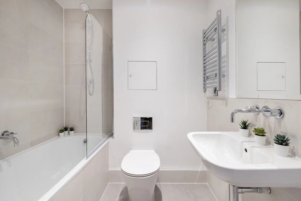 Stylish 2BR 2BA by the Heart of Soho