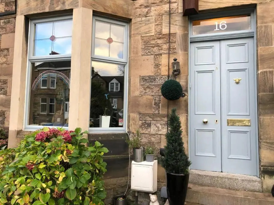 Traditional apt close to city centre & Hampden