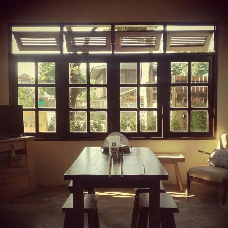 2496 Oldtel Bed & Cafe