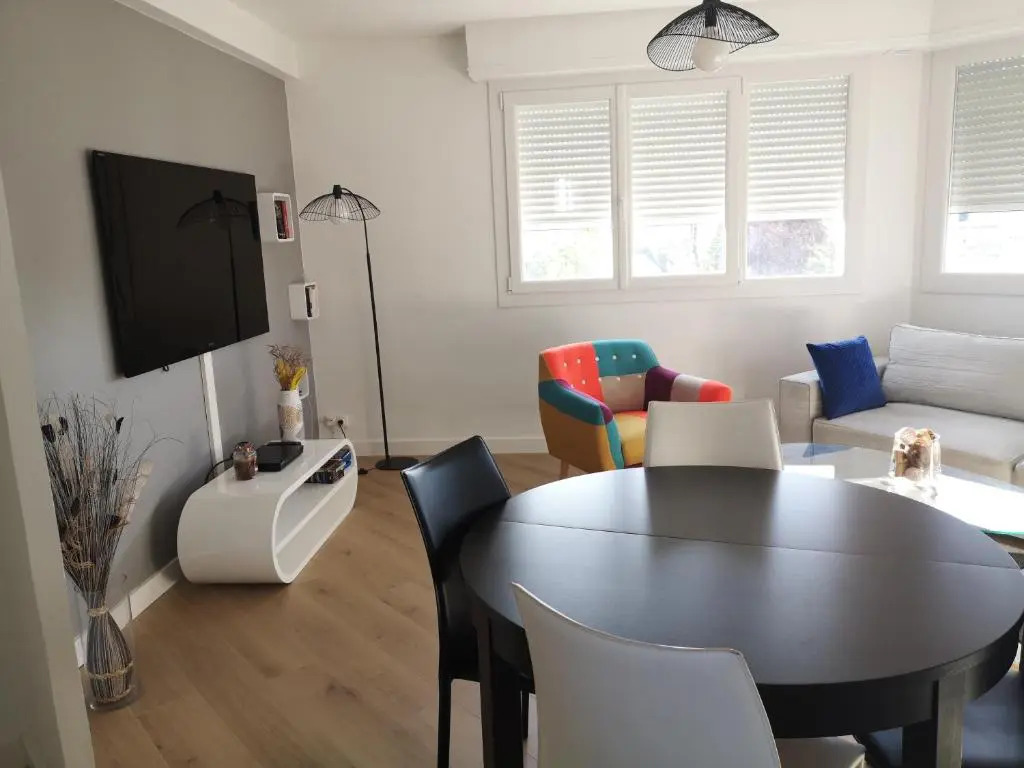 Appartement tout confort 2 chbres - 72m2 - avec terrasse et vue Pyrénées