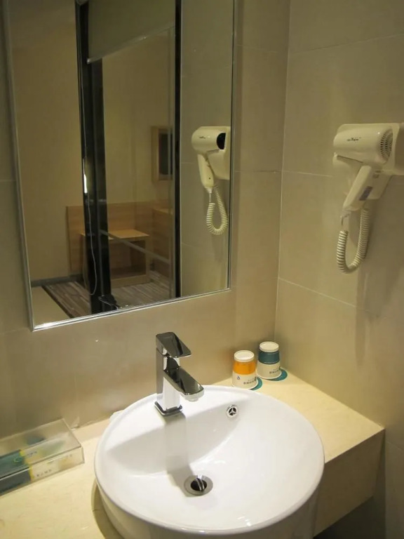 City Comfort Inn