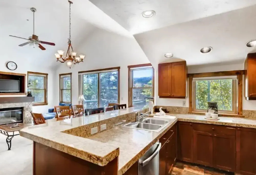 3 Bedroom Mountain Vacation Rental on Historic Downtown Main Street Within Walking Distance to Peak 9 Gondola