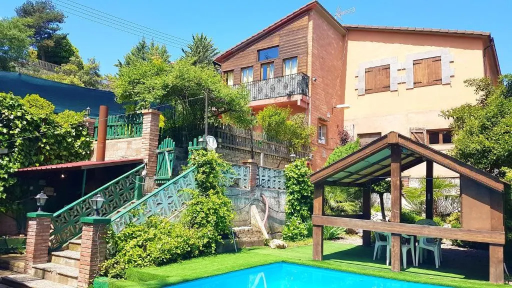 Spacious villa with private pool in La Puebla de Castro