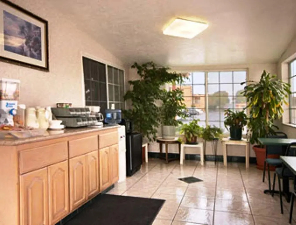 Studio 6 Suites Madera, CA Yosemite