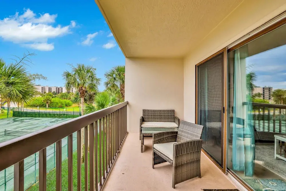 Third Floor Condo With Shared Pool, Free Wifi, Central AC, & Shared Tennis
