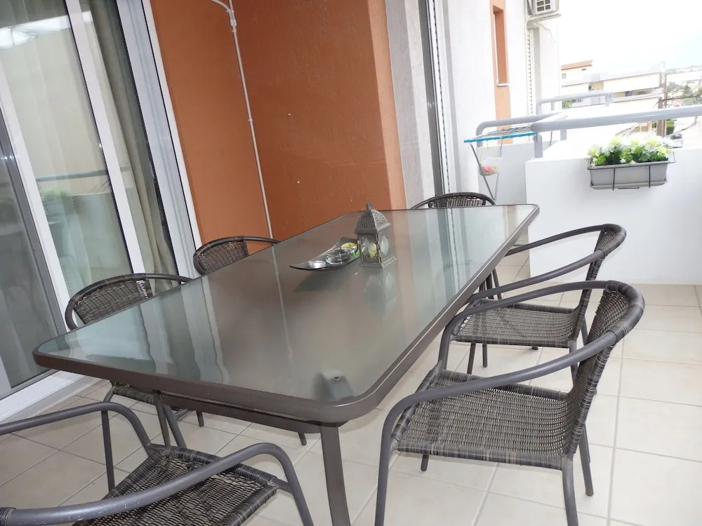 A&J Apartments or Rooms athens airport
