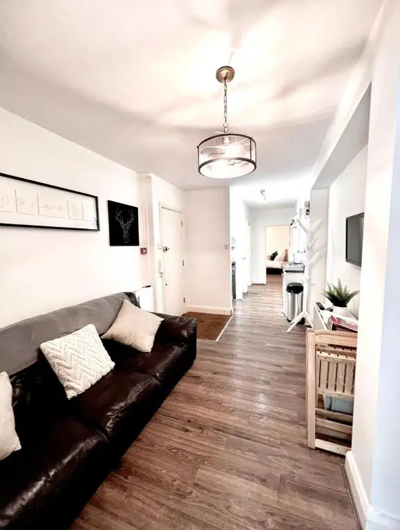 Central London 2 Bed Old Street Station Sleeps 4 to 5 Close to all attractions