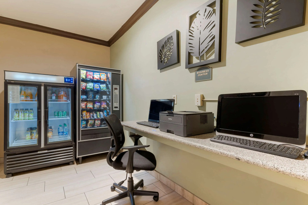 Best Western Plus Forest Park Inn