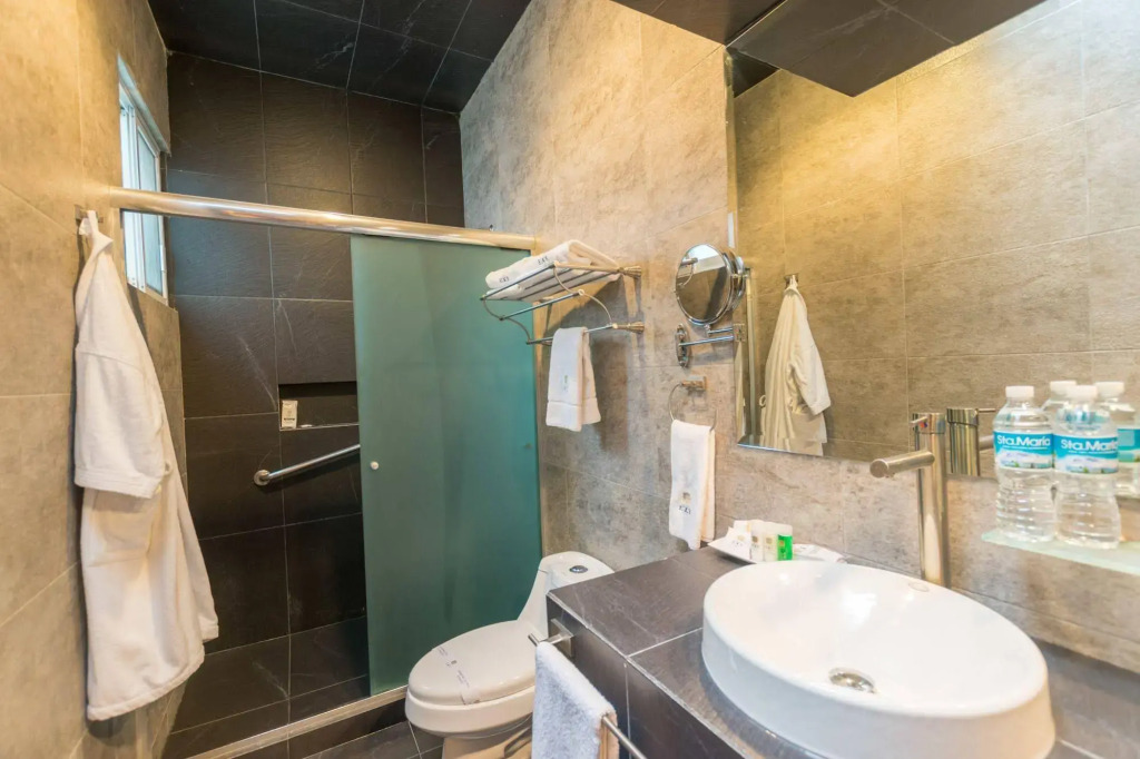 Hotel Ecce Inn & Spa