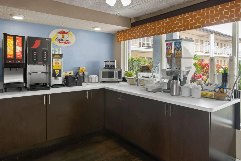 Super 8 by Wyndham Ellenton Bradenton Area