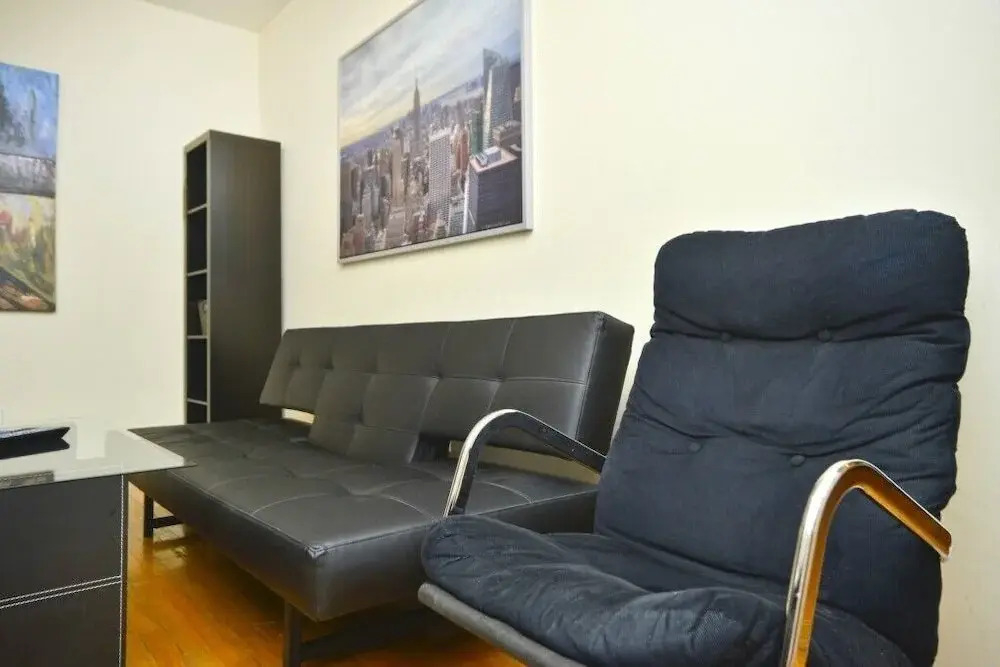 Charming 2 BR - Upper East # 1