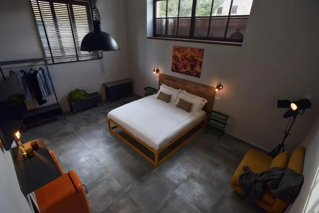 GARAGE47 Storica Officina Meccanica LOFT B&B iN PIENZA
