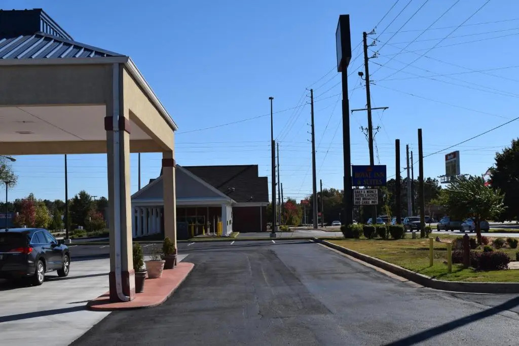 Royal Inn & Suites