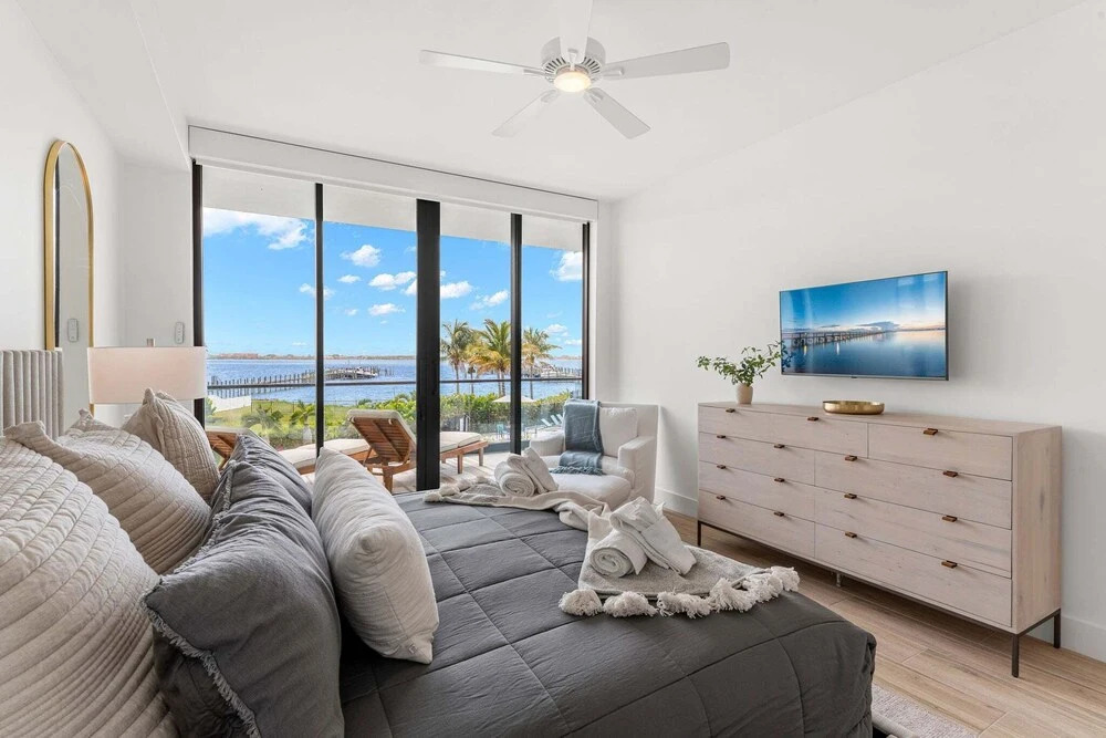 Harbor Island Beach Club - Luxury Waterfront Apartments with Views Pool Dock Private Beach Access