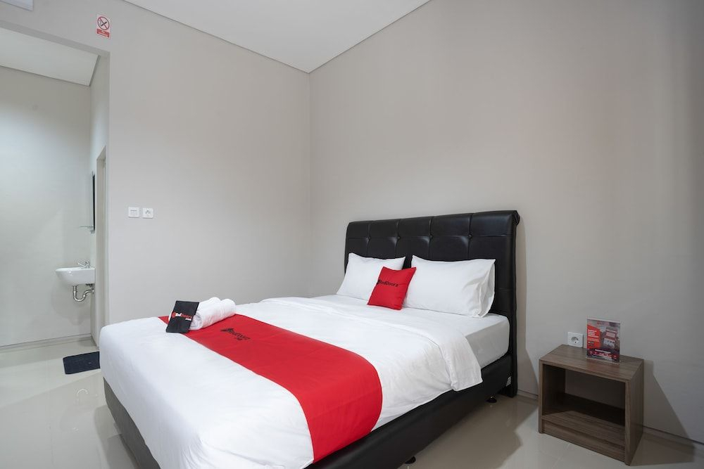 RedDoorz near JIEXPO Kemayoran