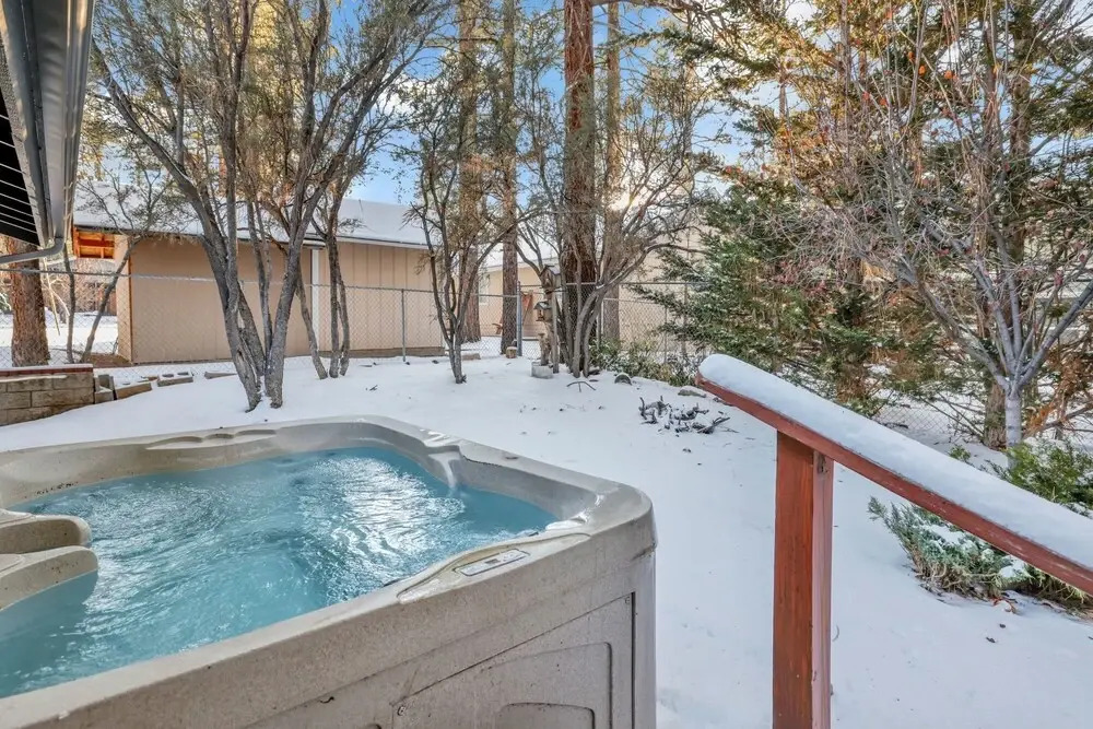 2087- Wildwood Lodge 3 Bedroom Home by RedAwning