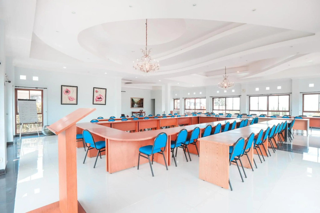 Hotel Lurus