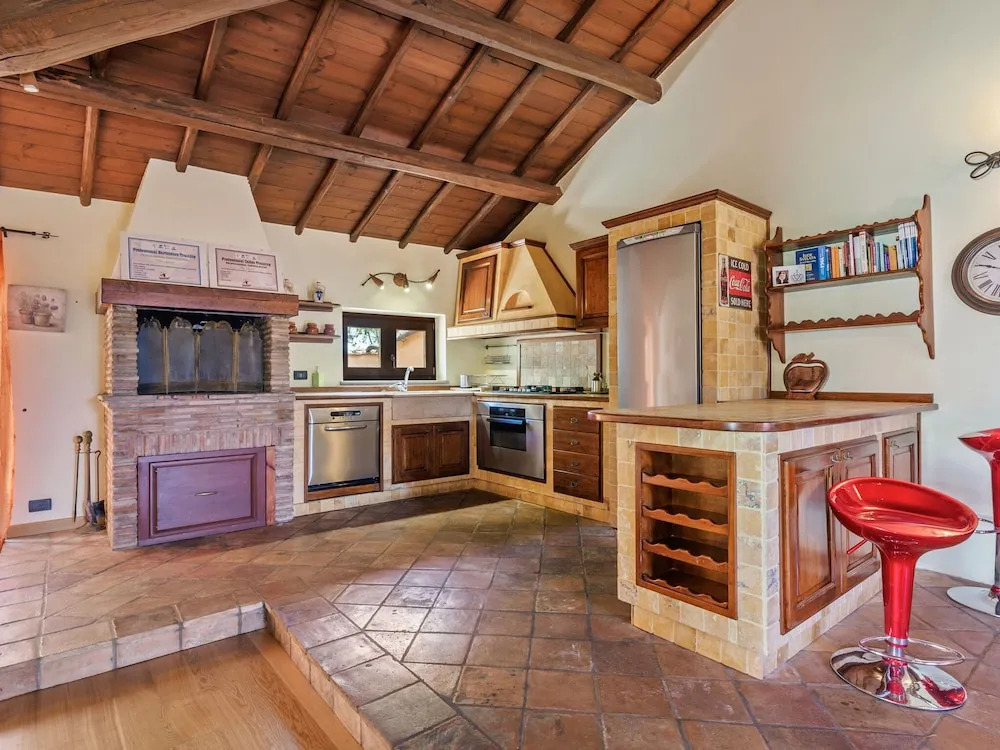 Vintage Castle in Vetralla With Swimming Pool