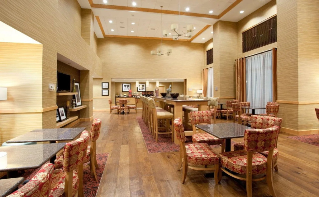 Hampton Inn and Suites Denver/South-RidgeGate