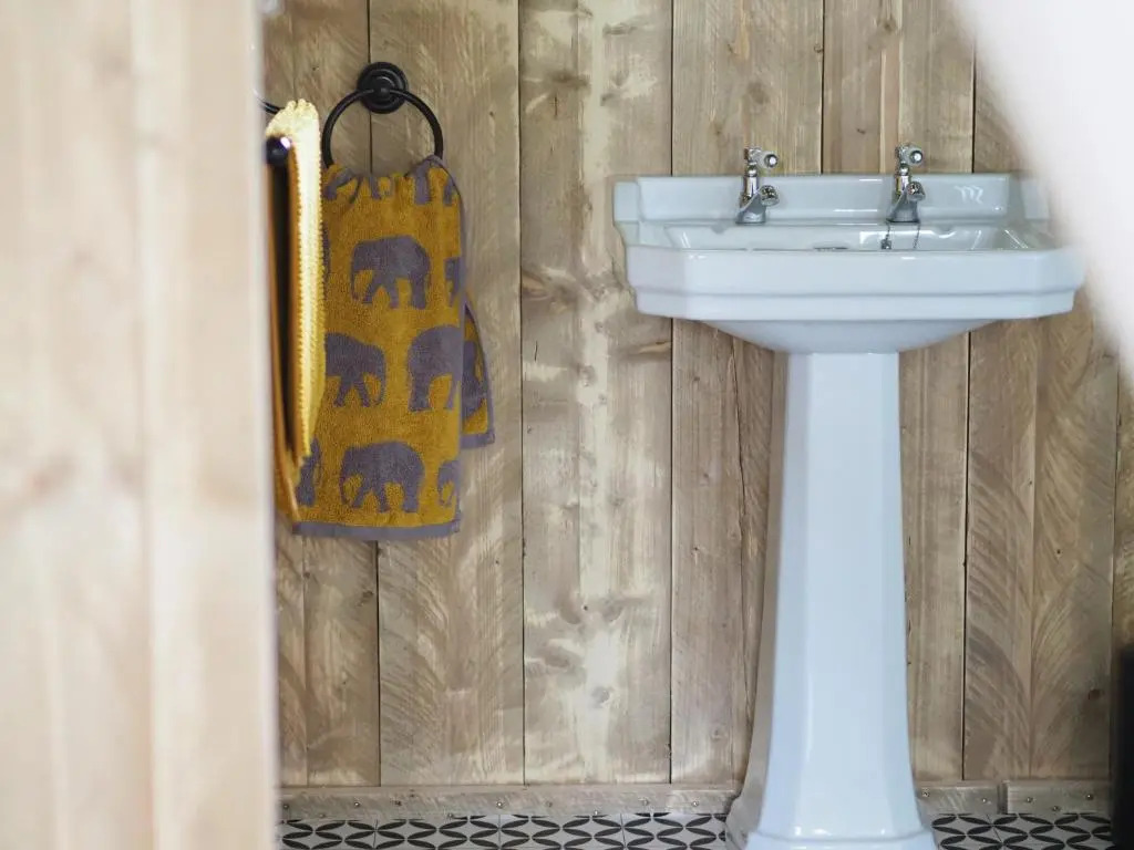 Brackenhill Glamping - Safari Tent with Hot Tub - Sleeps 6