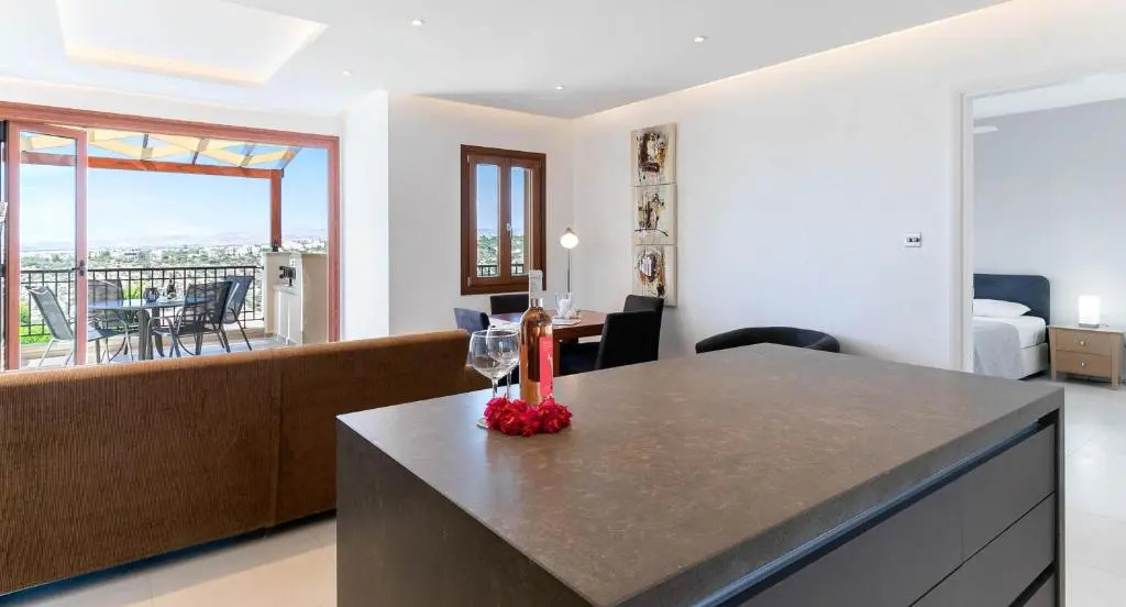 Modern apartment NZ11 large balconies with Sea and Mountain Views
