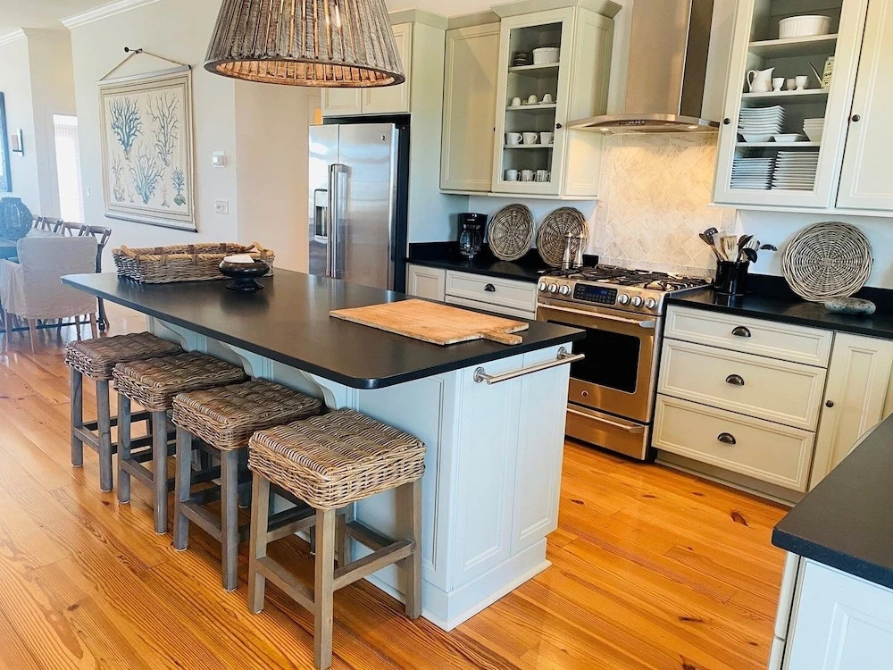 Holden Point - 5 Br Home