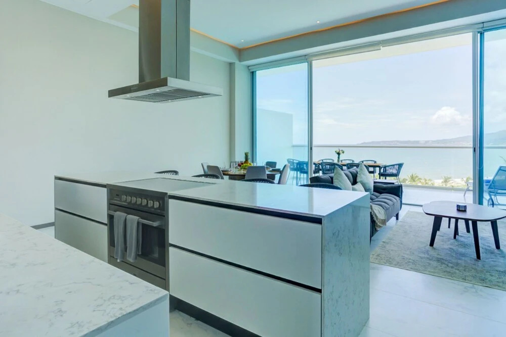 NEW Beachfront Marítima Condos 2 Pools