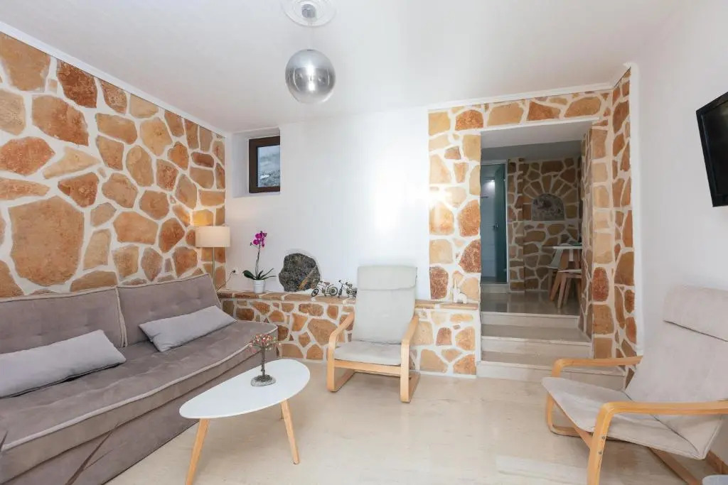 AnnaView Apartments & Suites