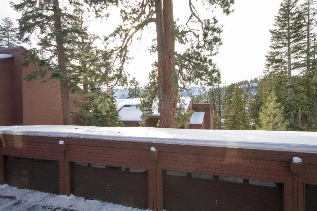 Mammoth Ski Racquet Club 82