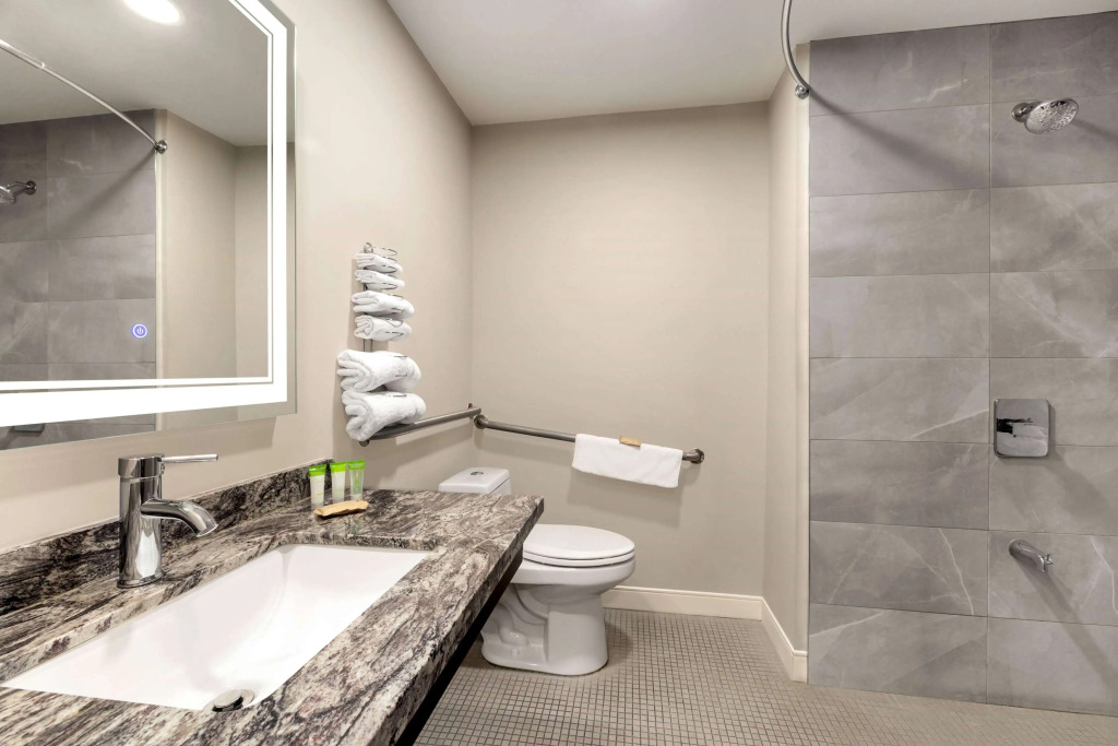 Super 8 by Wyndham Sarnia ON