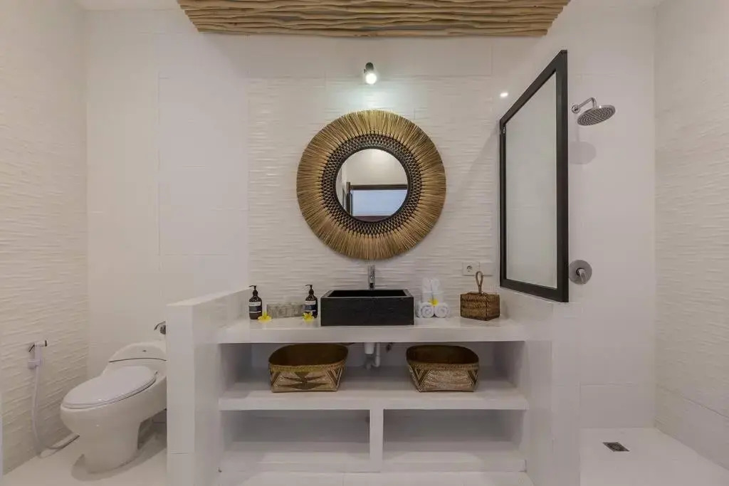 Oberoi new 4 bedr villa 5min walk from eat street&Beach