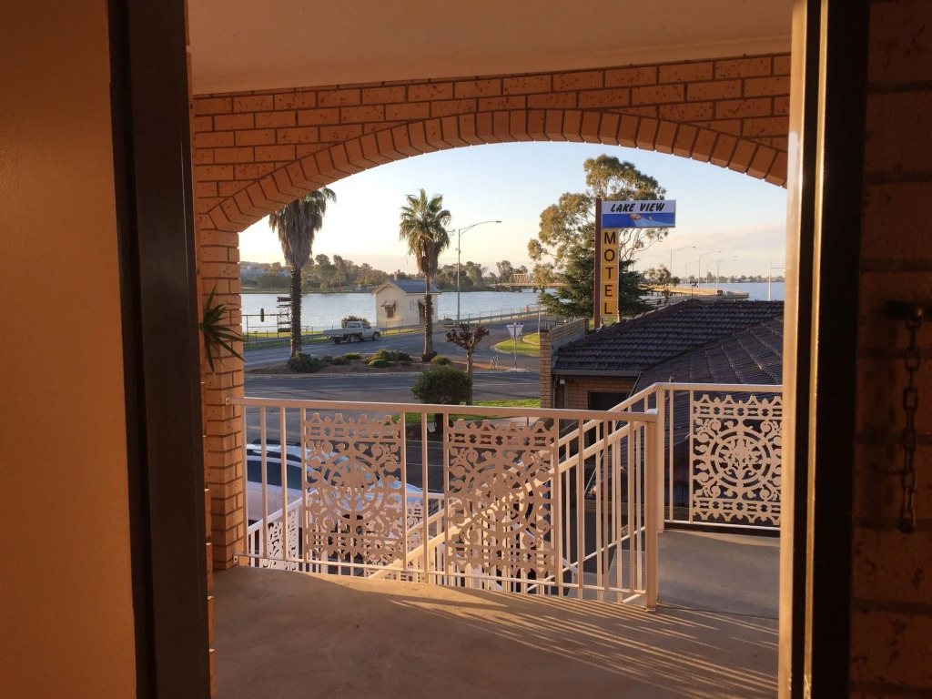Lakeview Motel