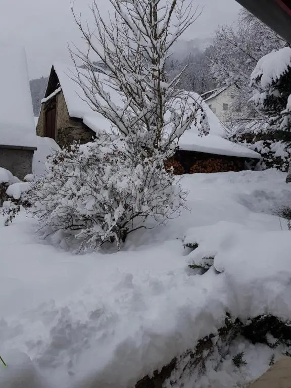 ST LARY-VIGNEC Charmant studio au calme