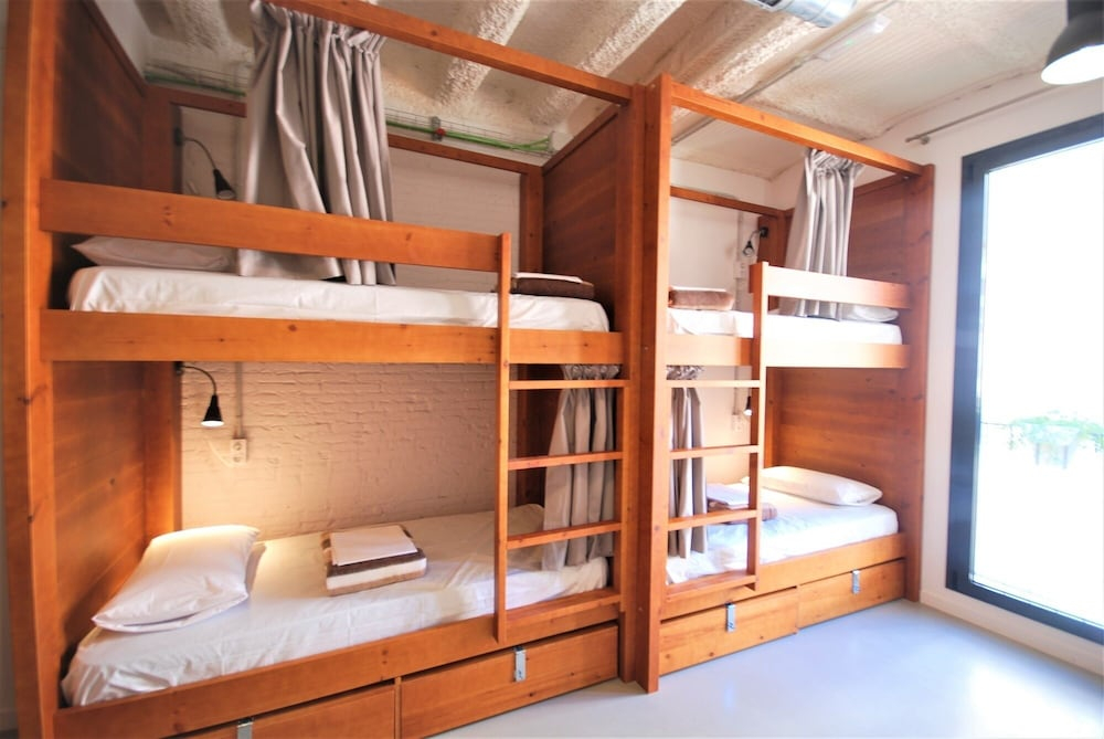 Ten To Go Hostel