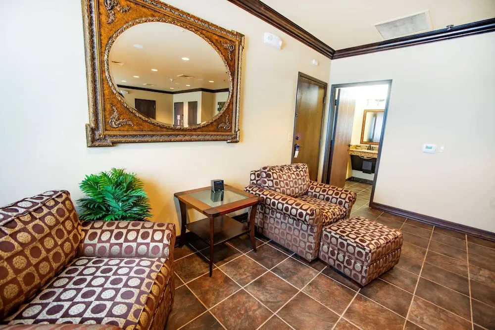 Best Western PLUS Cimarron Hotel & Suites