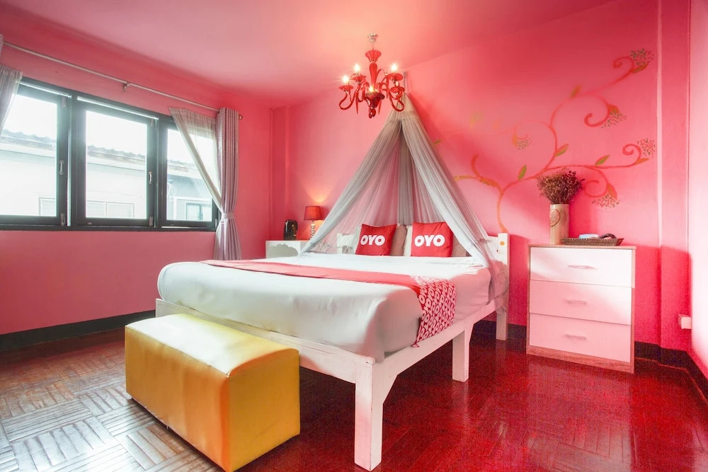 OYO 75303 V Home Guesthouse Sunday Night Market