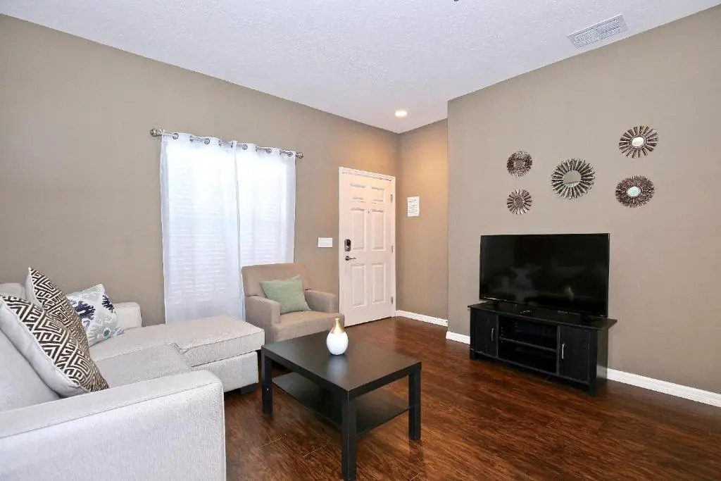 All new townhouse in gated community 10 min away from Disney!